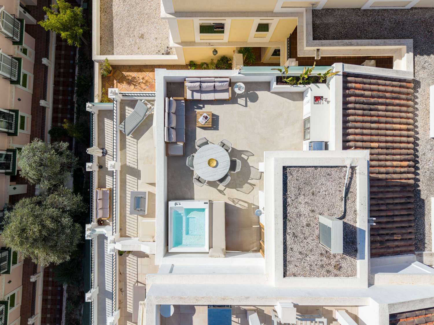 For sale, beautiful renovated semi-detached, sea views. In Aloha Gardens, Nueva Andalcia, Marbella.