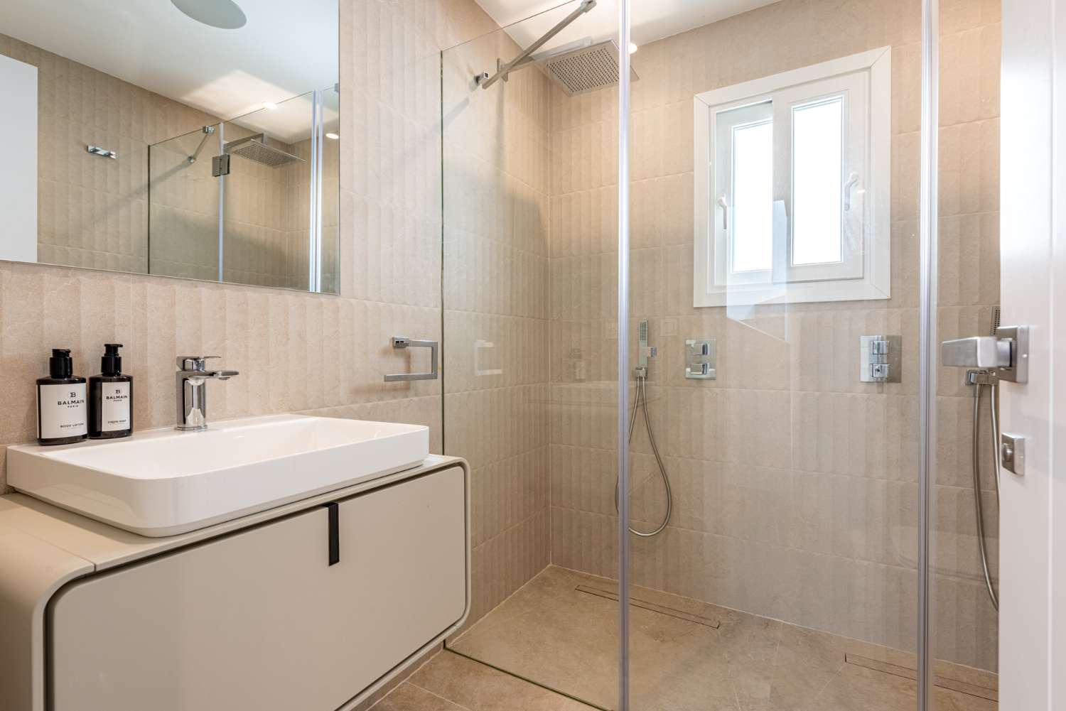 For sale, beautiful renovated semi-detached, sea views. In Aloha Gardens, Nueva Andalcia, Marbella.