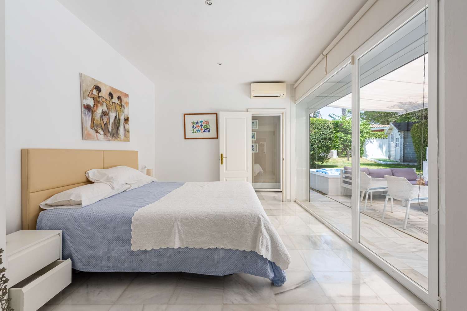 Villa for sale in Los Monteros, Marbella East, 100 meters from the beach.