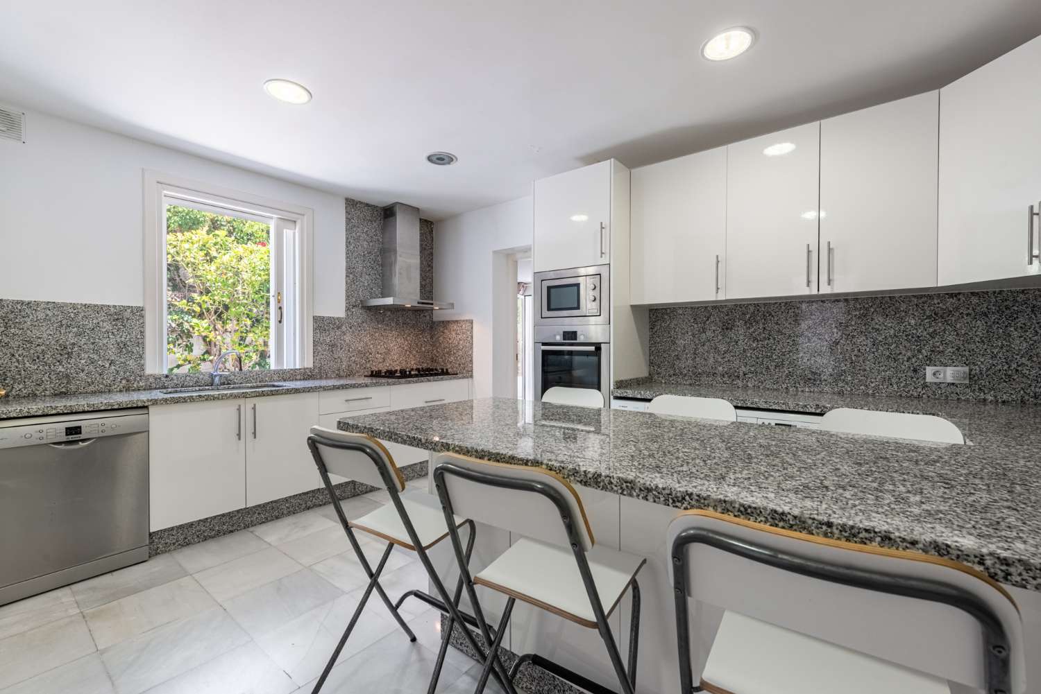 Villa for sale in Los Monteros, Marbella East, 100 meters from the beach.