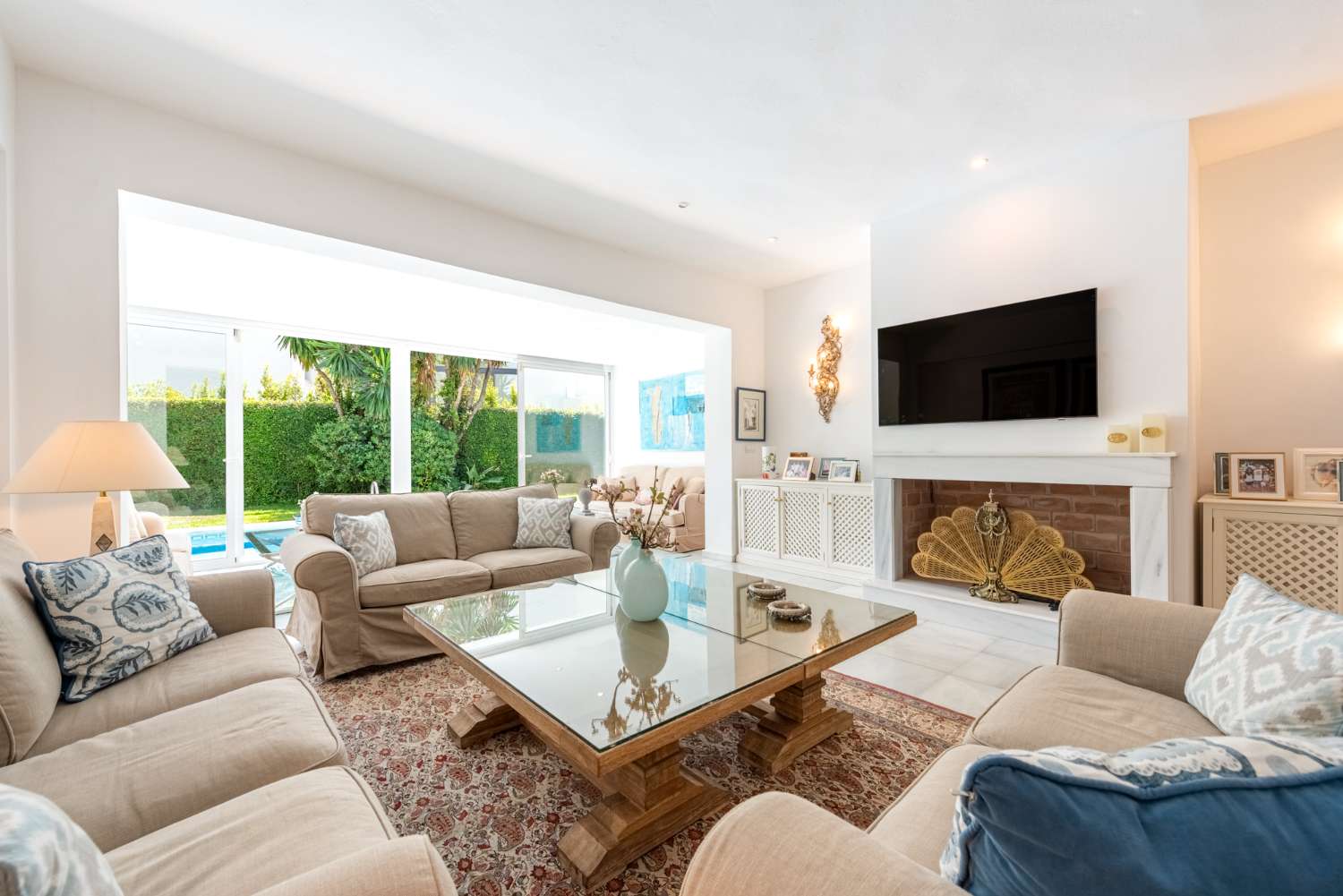 Villa for sale in Los Monteros, Marbella East, 100 meters from the beach.