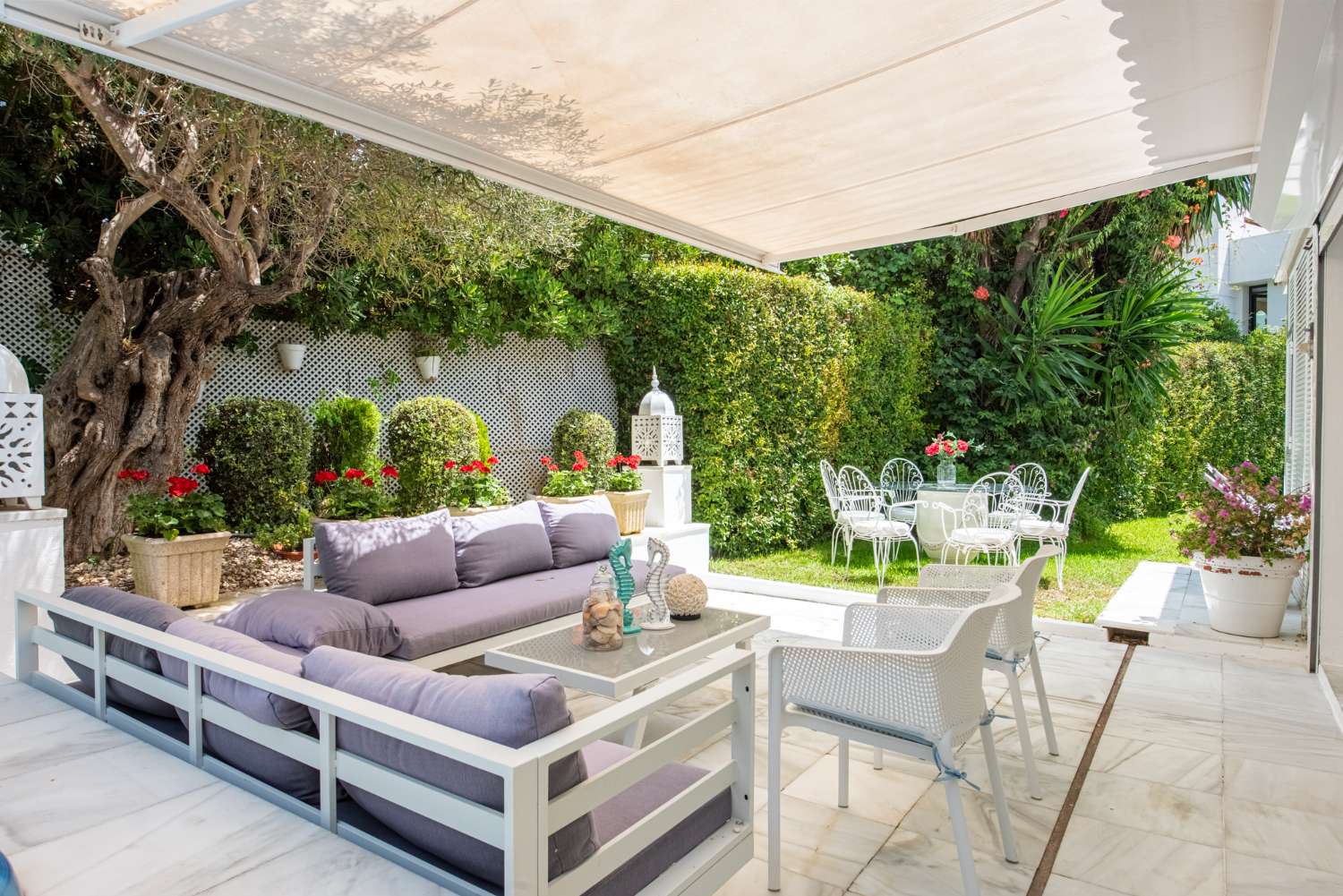 Villa for sale in Los Monteros, Marbella East, 100 meters from the beach.