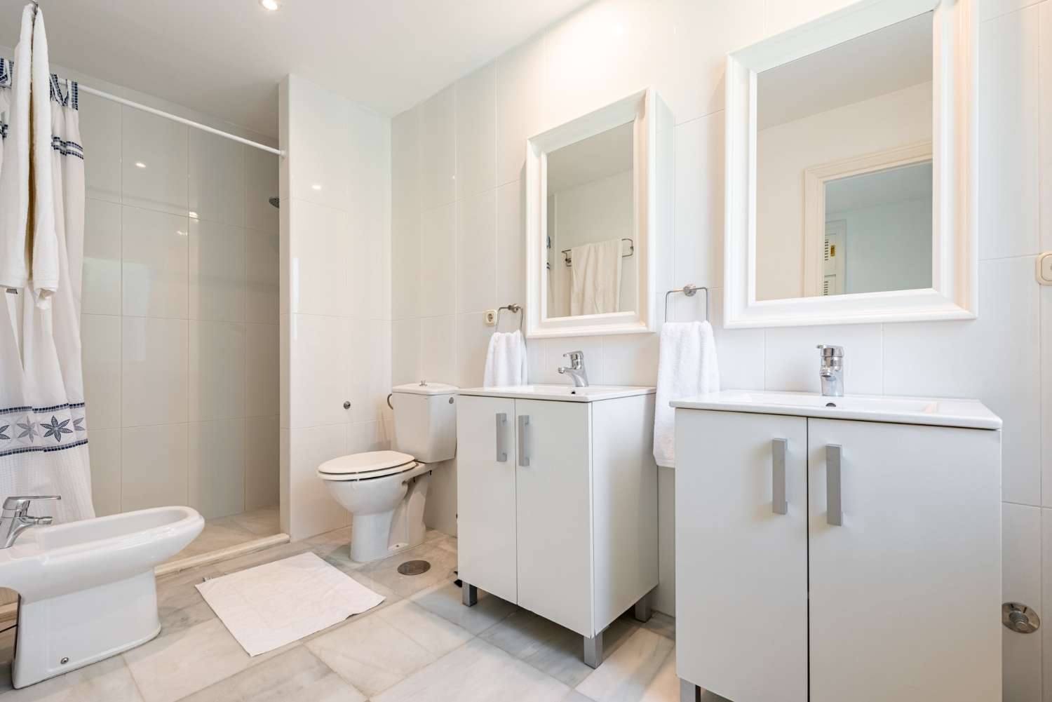 Villa for sale in Los Monteros, Marbella East, 100 meters from the beach.