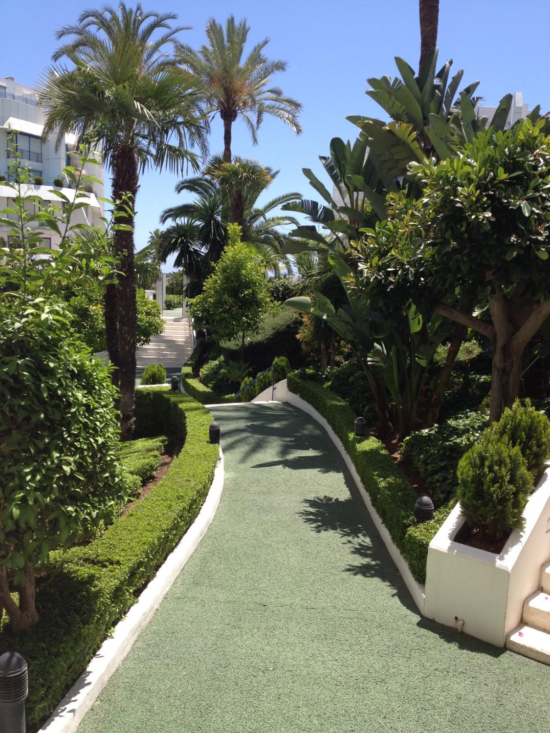 Hyra. Duplex med 2 sovrum. 1 minuts promenad från stranden. Marbella.