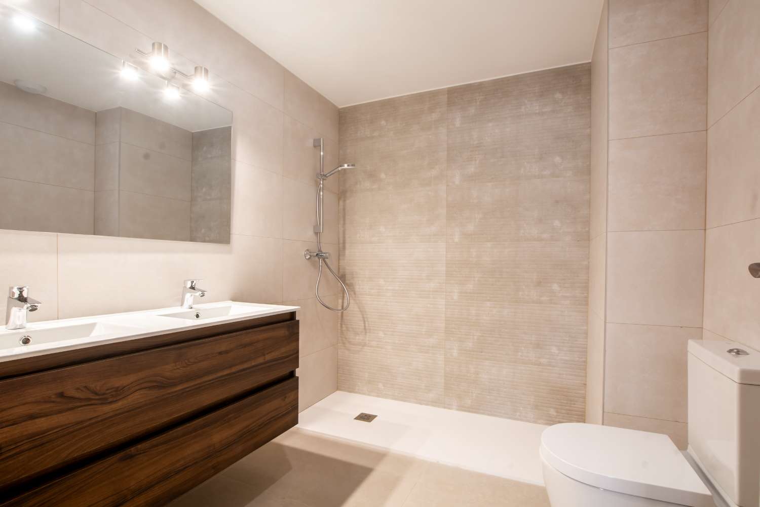 Sale prices from €320,000, Apartments and penthouses with 2 and 3 bedrooms. Under construction. Manilva.