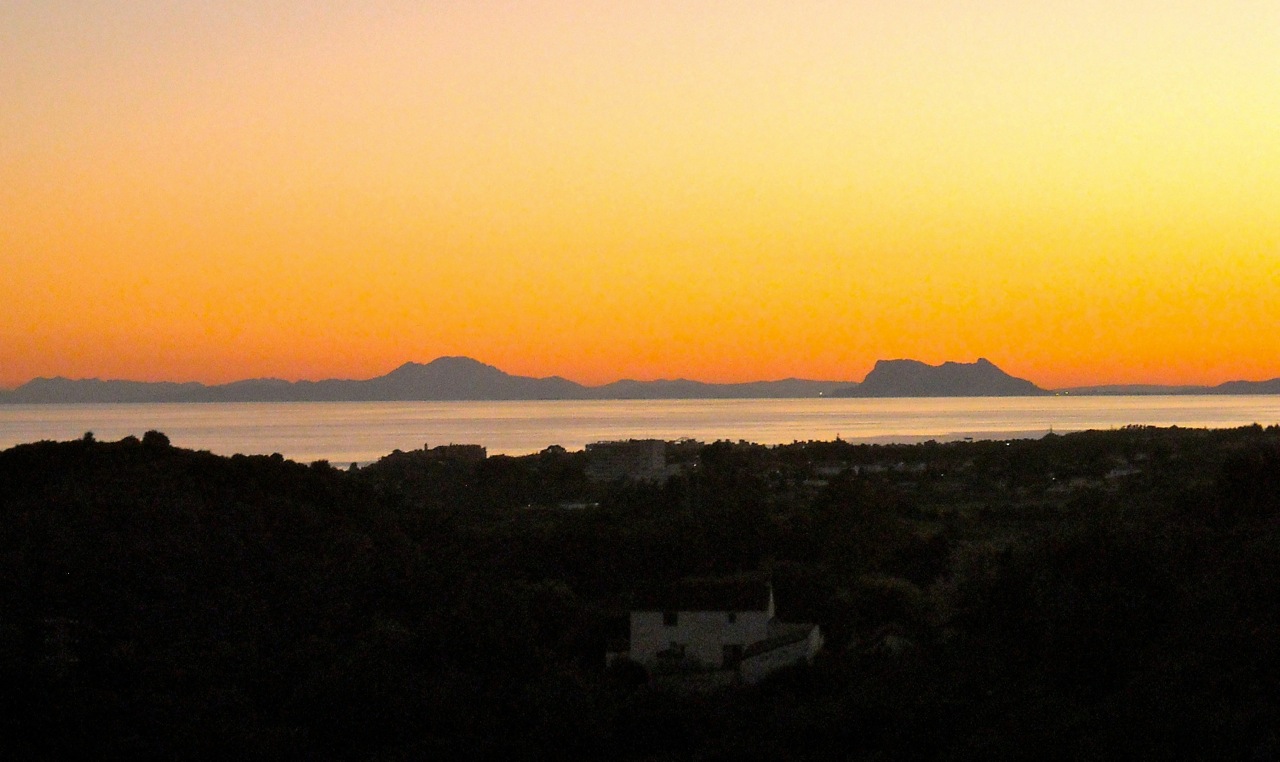 For sale Plot of 2,537 m2, ready to build an Independent villa. Panoramic Sea Views. Estepona.
