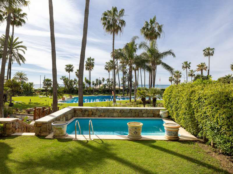 VERKAUFSPREISSENKUNG – LAG BEI 4.150.000€ UND JETZT BEI 3.850.000€. Küstenfront in Los Granados, Puerto Banus, Marbella.