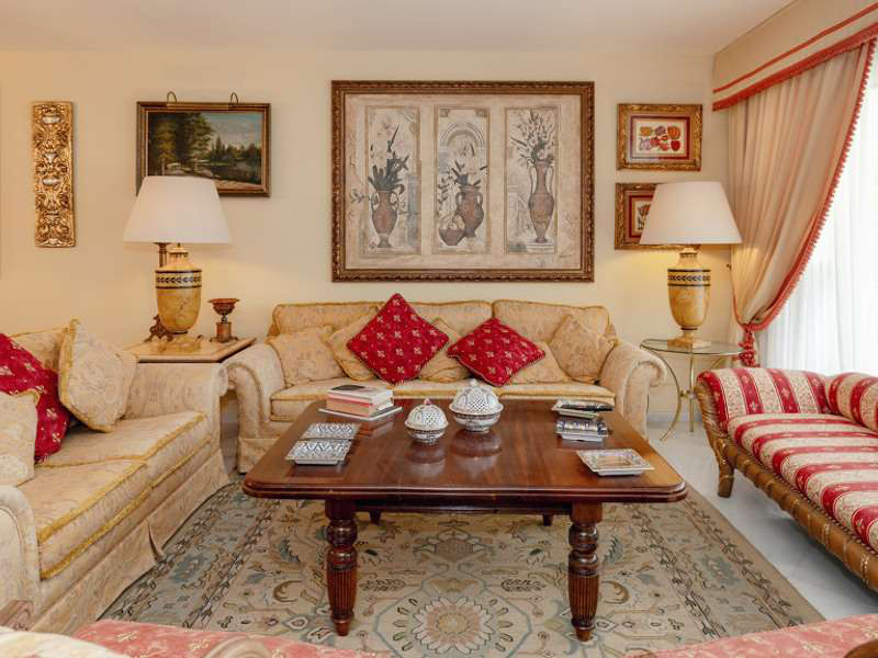 VERKAUFSPREISSENKUNG – LAG BEI 4.150.000€ UND JETZT BEI 3.850.000€. Küstenfront in Los Granados, Puerto Banus, Marbella.
