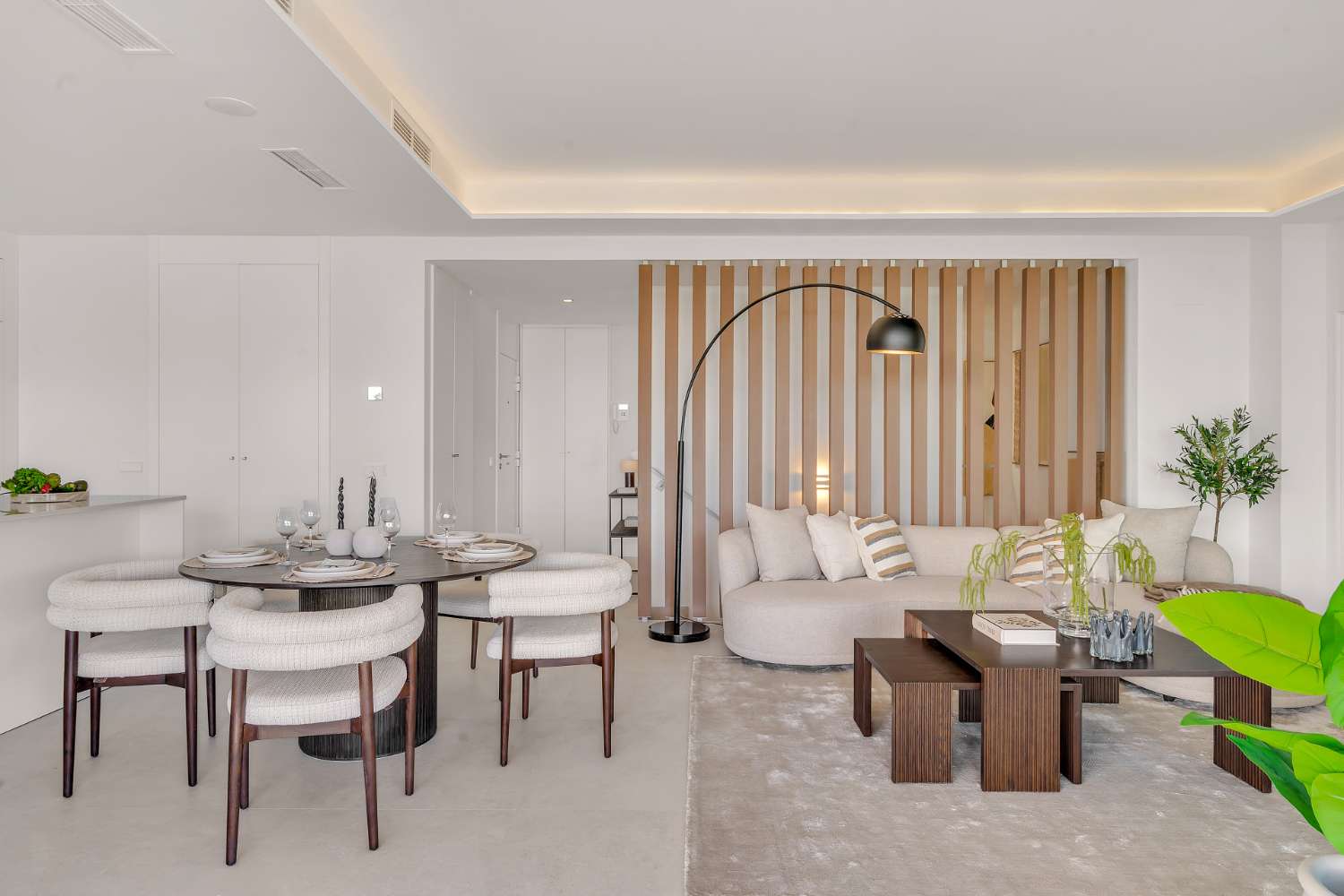 For sale, luxurious garden apartment with private pool, with 4 bedrooms, in Marbella East.