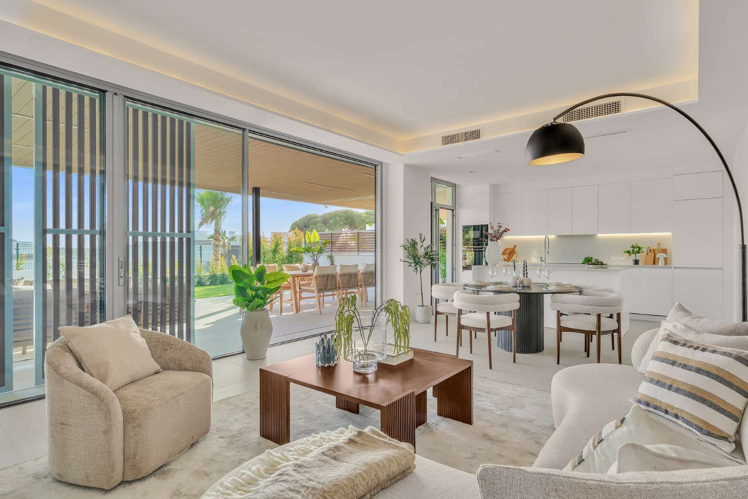 For sale, luxurious garden apartment with private pool, with 4 bedrooms, in Marbella East.
