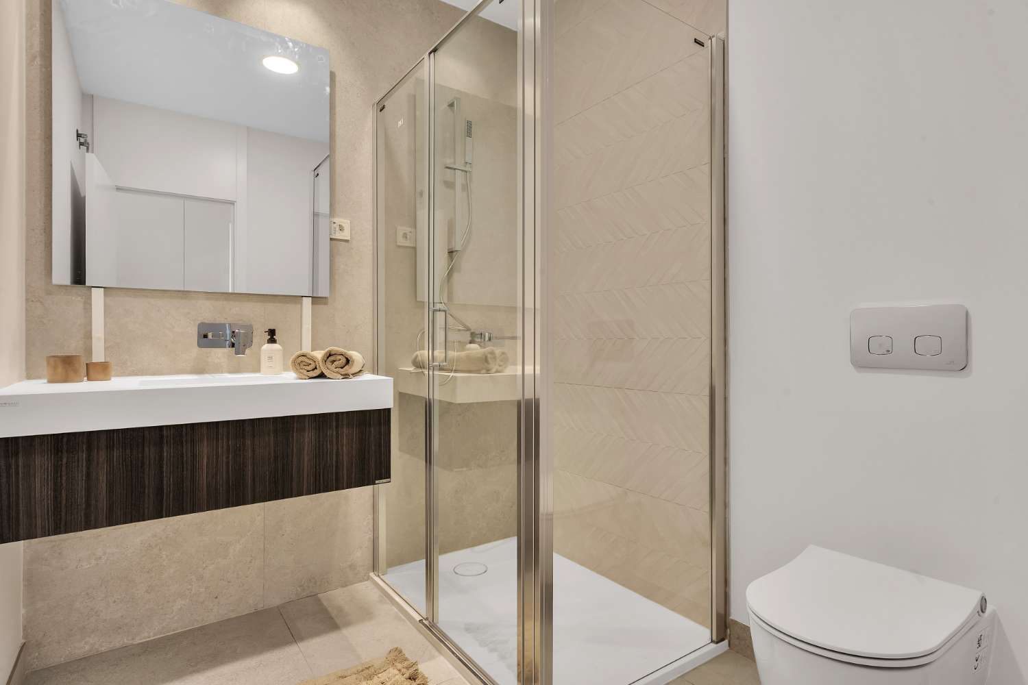 For sale, luxurious garden apartment with private pool, with 4 bedrooms, in Marbella East.