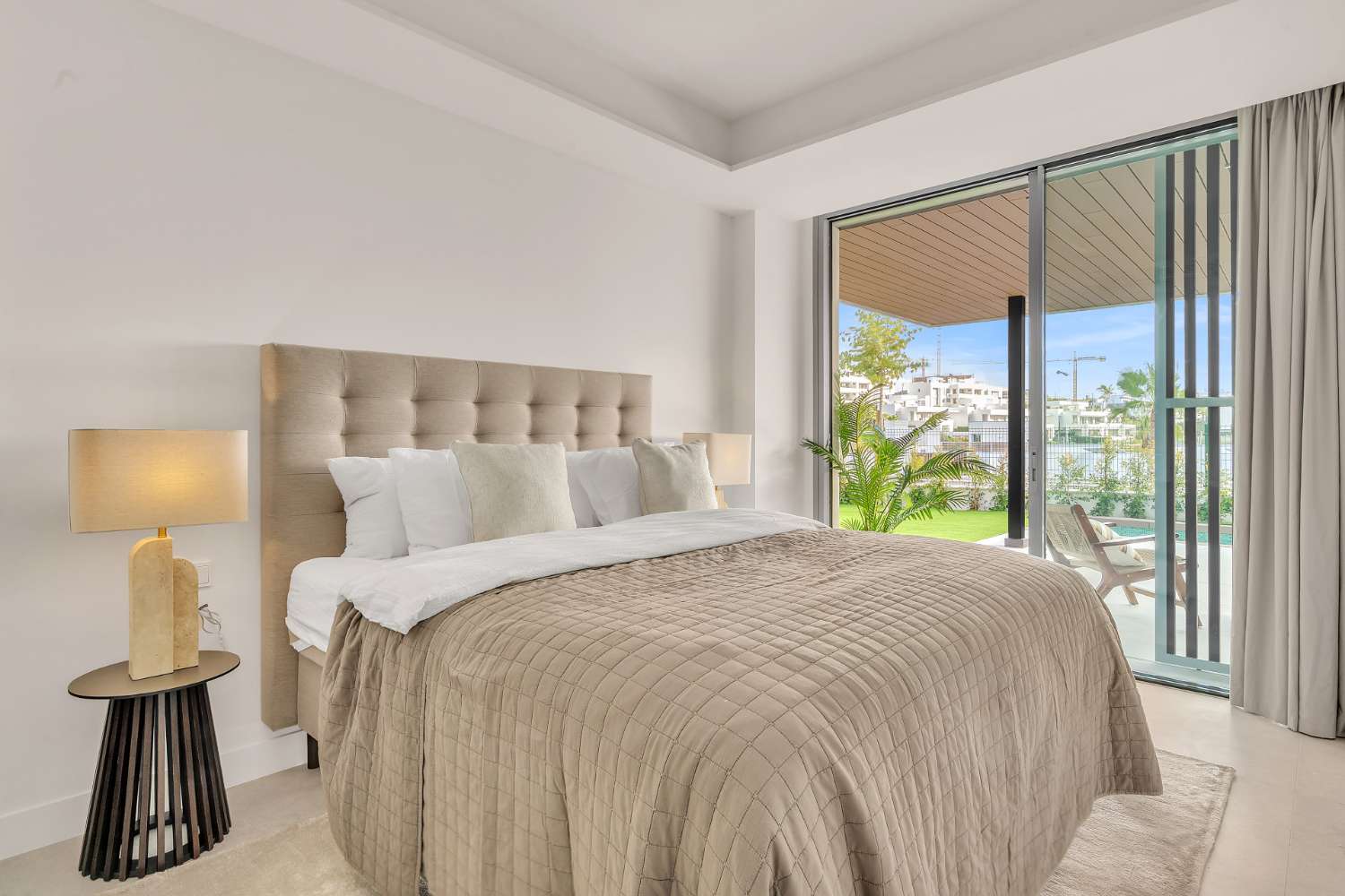 For sale, luxurious garden apartment with private pool, with 4 bedrooms, in Marbella East.