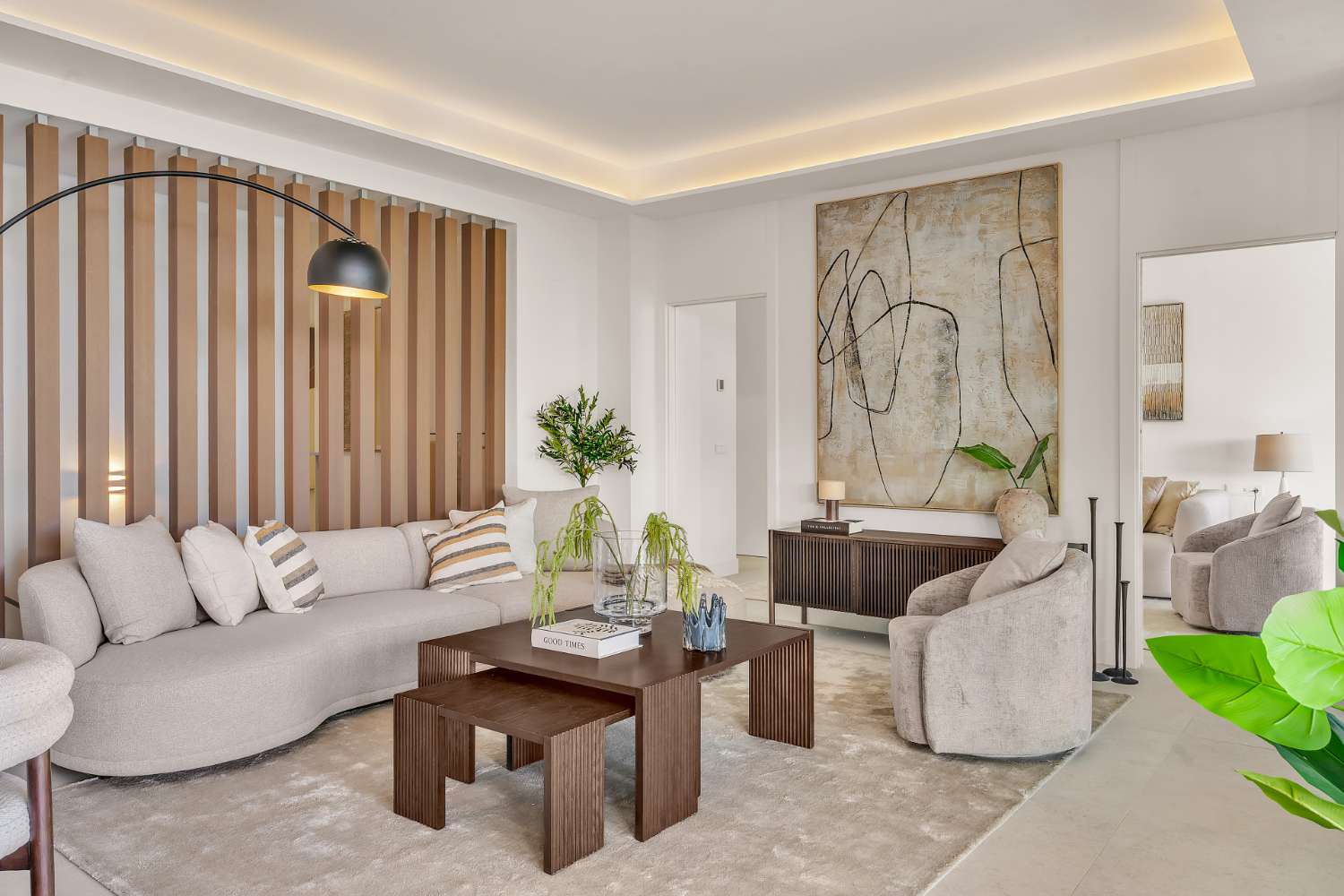 For sale, luxurious garden apartment with private pool, with 4 bedrooms, in Marbella East.