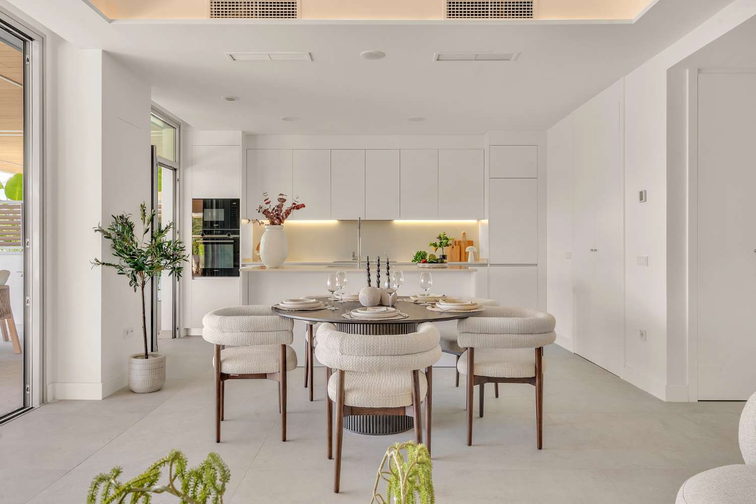 For sale, luxurious garden apartment with private pool, with 4 bedrooms, in Marbella East.