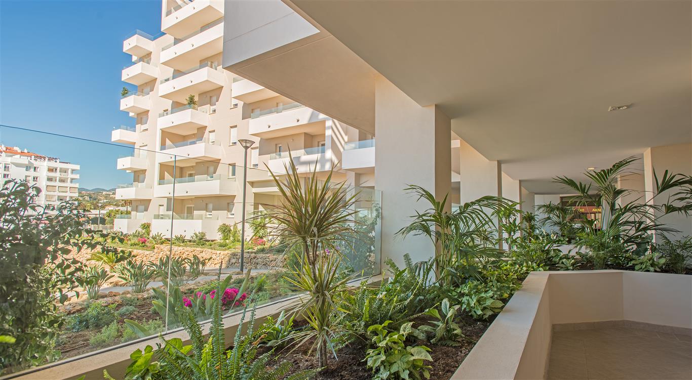 West facing on the first floor, 2 bedrooms. New Andalucia.