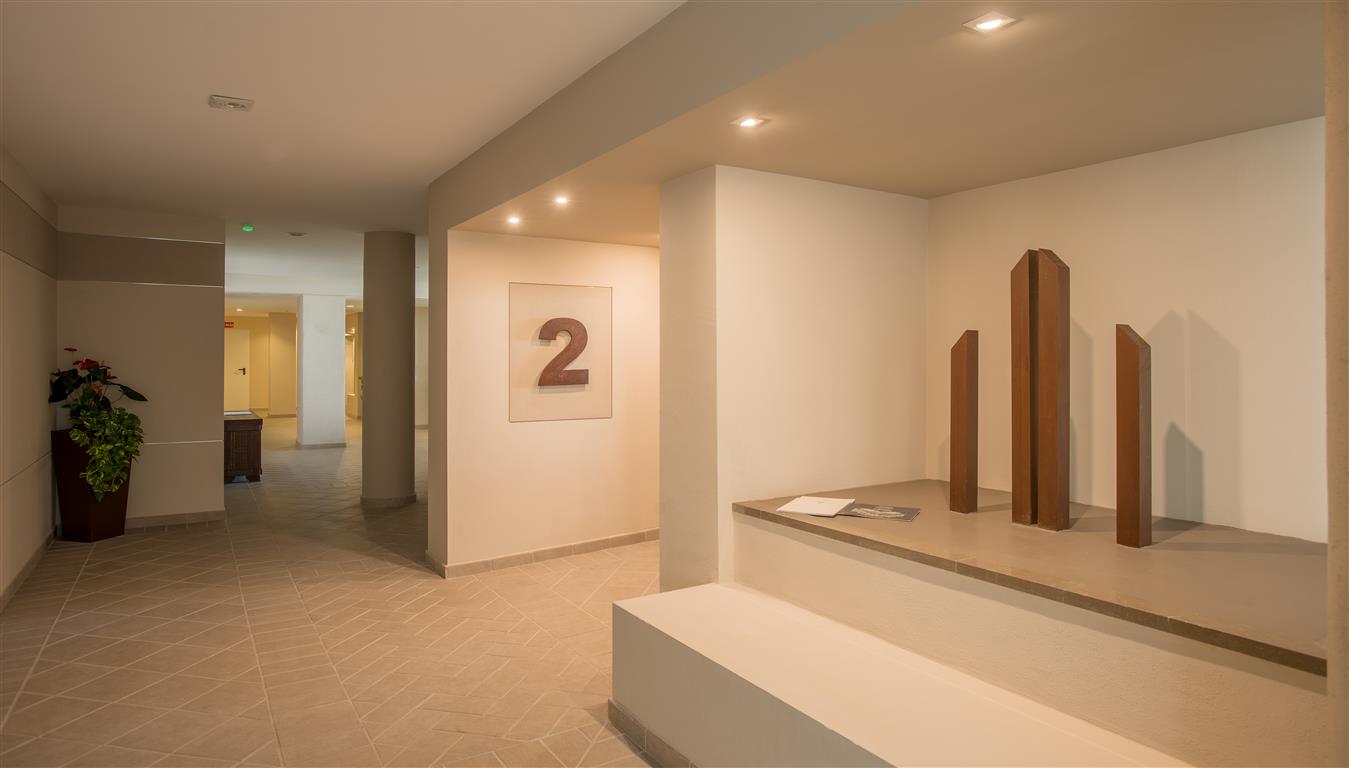 West facing on the first floor, 2 bedrooms. New Andalucia.
