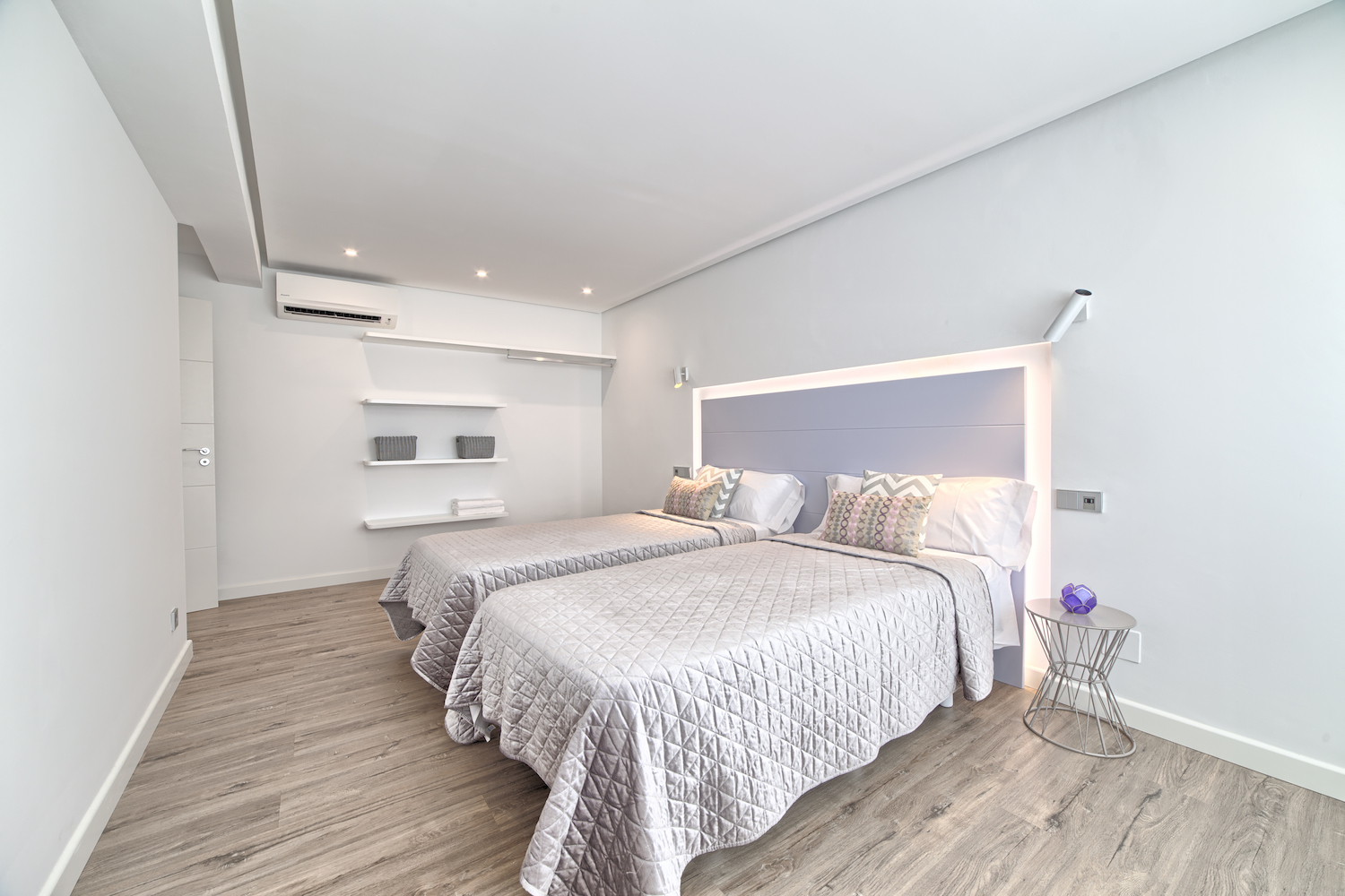 5 habitacions dobles, piscina privada, WiFi, Netflix. Vistes increïbles a la muntanya de la Concha