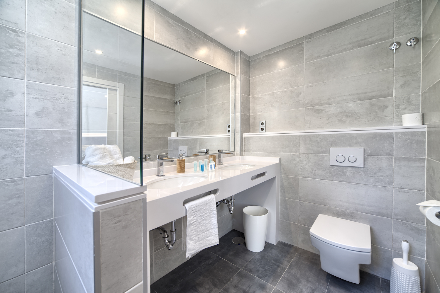 5 habitacions dobles, piscina privada, WiFi, Netflix. Vistes increïbles a la muntanya de la Concha