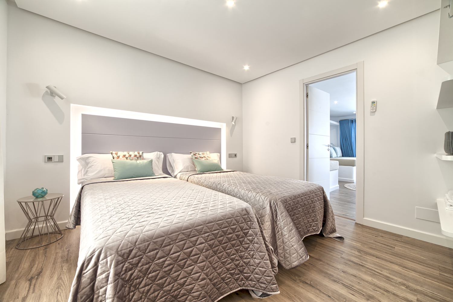 5 habitacions dobles, piscina privada, WiFi, Netflix. Vistes increïbles a la muntanya de la Concha