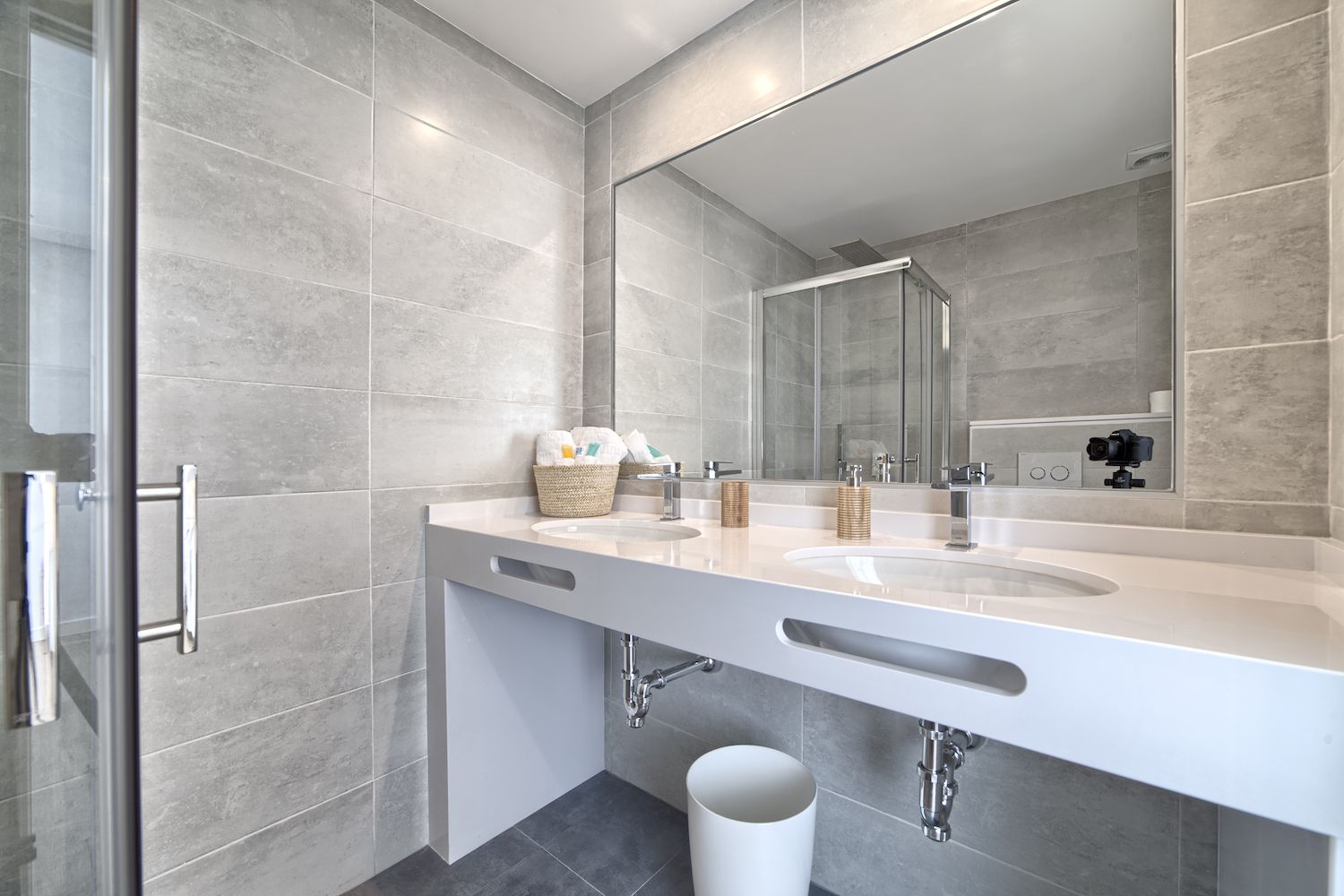 5 habitacions dobles, piscina privada, WiFi, Netflix. Vistes increïbles a la muntanya de la Concha