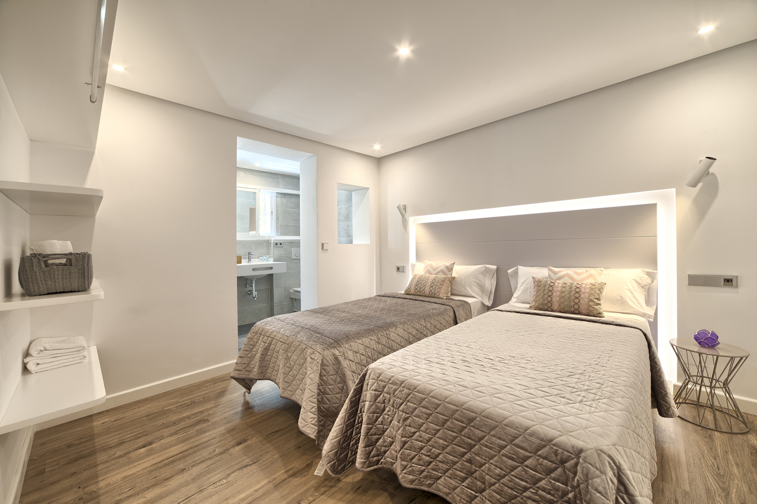 5 habitacions dobles, piscina privada, WiFi, Netflix. Vistes increïbles a la muntanya de la Concha