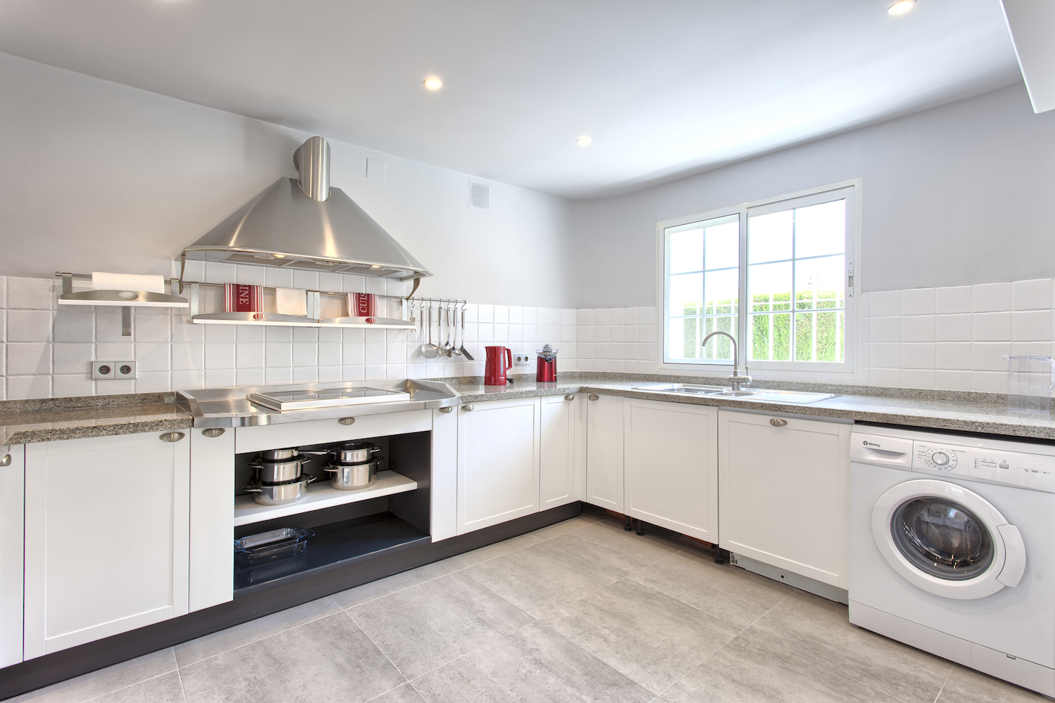 5 habitacions dobles, piscina privada, WiFi, Netflix. Vistes increïbles a la muntanya de la Concha