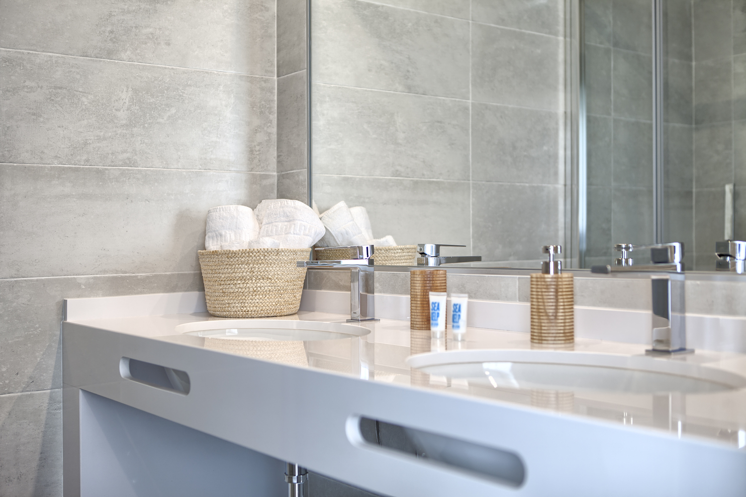 5 habitacions dobles, piscina privada, WiFi, Netflix. Vistes increïbles a la muntanya de la Concha