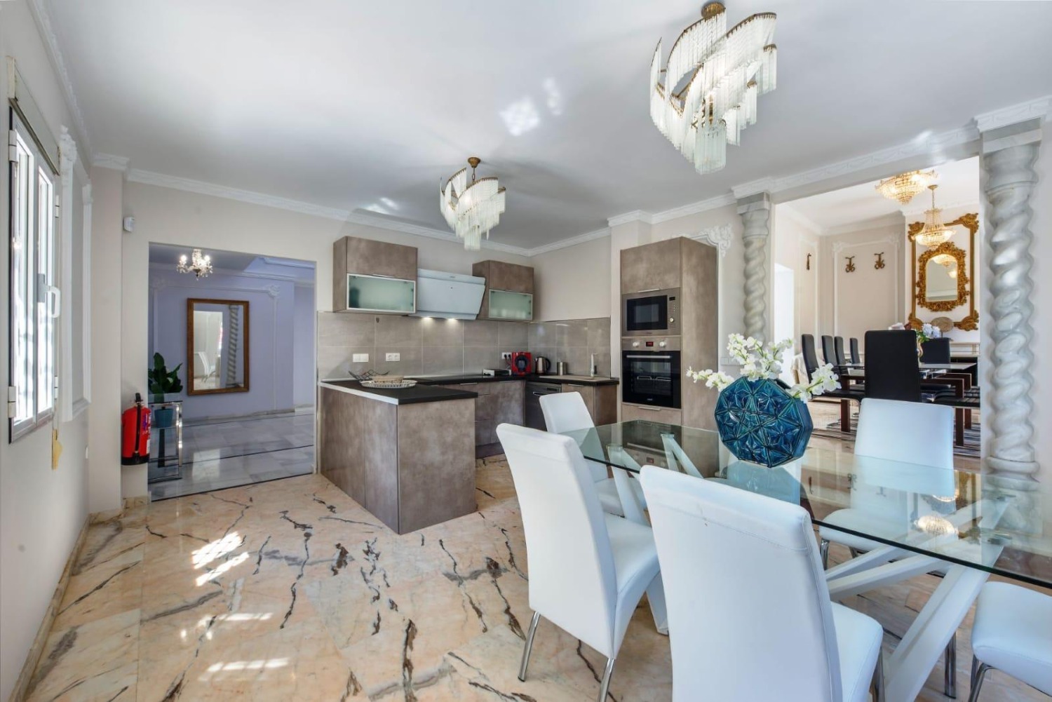9 double bedrooms - 7 bathrooms - Sleeps up to 20 people - Marbella East