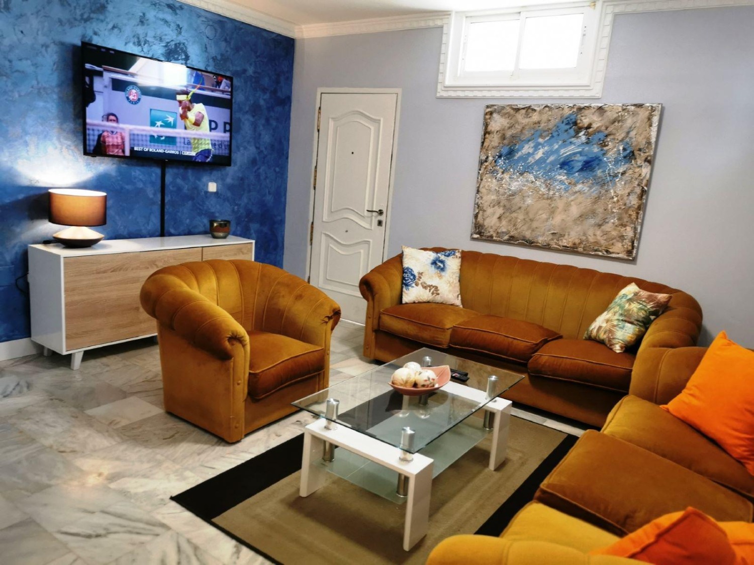 9 double bedrooms - 7 bathrooms - Sleeps up to 20 people - Marbella East