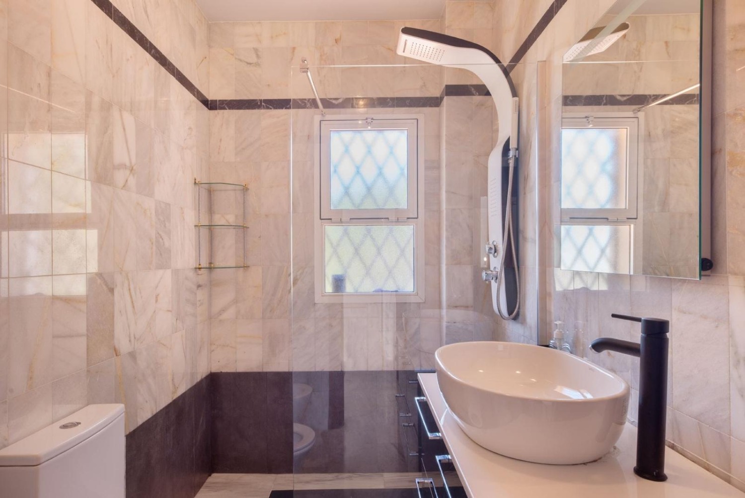 9 double bedrooms - 7 bathrooms - Sleeps up to 20 people - Marbella East