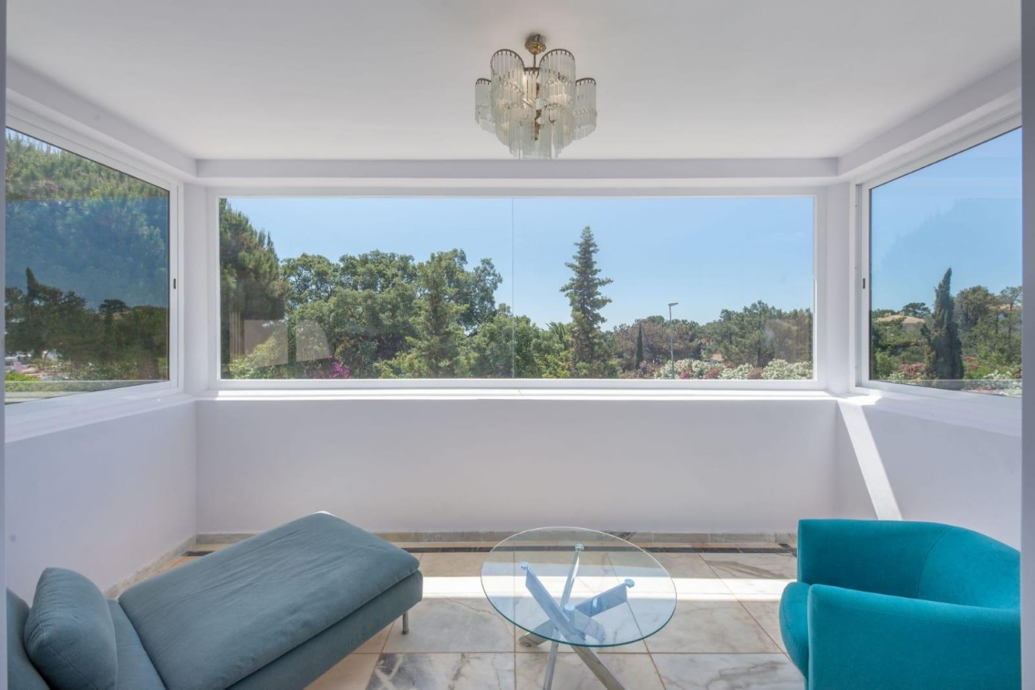 9 double bedrooms - 7 bathrooms - Sleeps up to 20 people - Marbella East