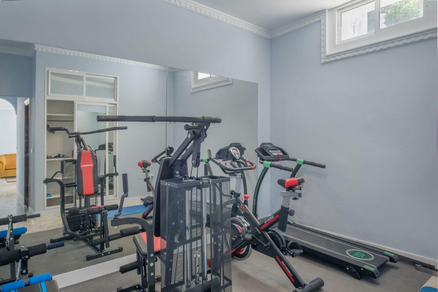 9 double bedrooms - 7 bathrooms - Sleeps up to 20 people - Marbella East