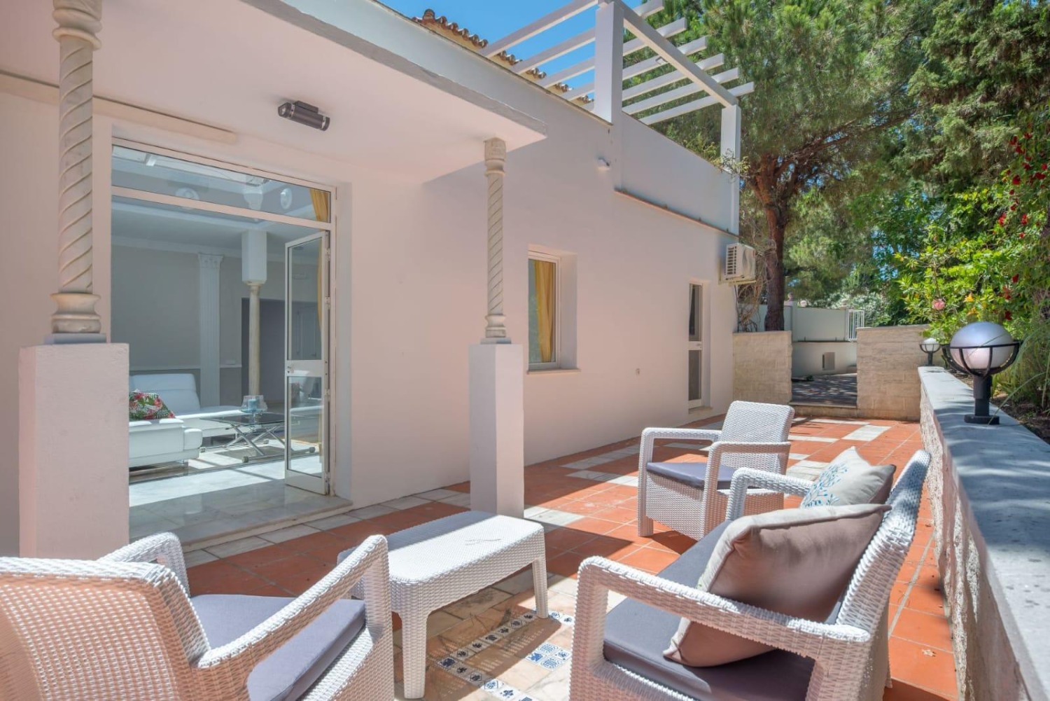 9 double bedrooms - 7 bathrooms - Sleeps up to 20 people - Marbella East