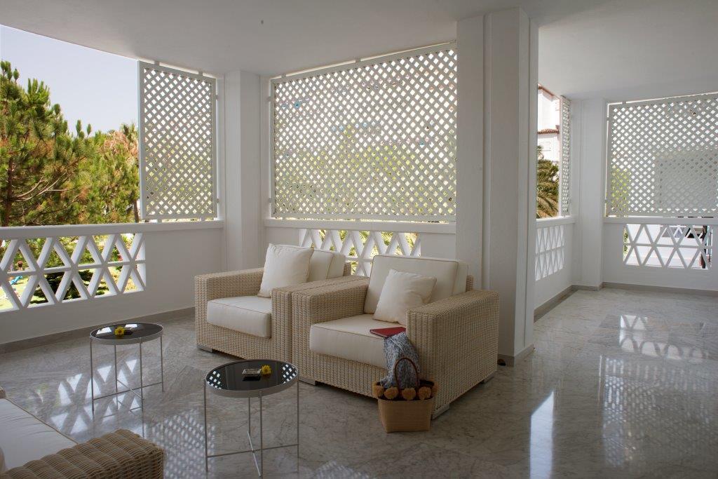Three Bedrooms and 3 Bathrooms. Facing west overlooking the gardens, Access to the beach. Puerto Banus.