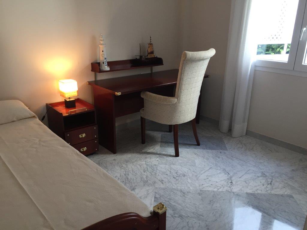 Puerto Banus. Quarto piano. A pochi passi dalla spiaggia in affitto. 3 camere da letto e 3 bagni.