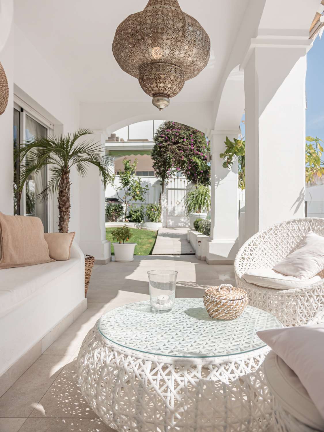 Tadelloses Design und Komfort durch! Holen Sie sich Ihren Kaffee und genießen Sie den warmen andalusischen Wohnstil!