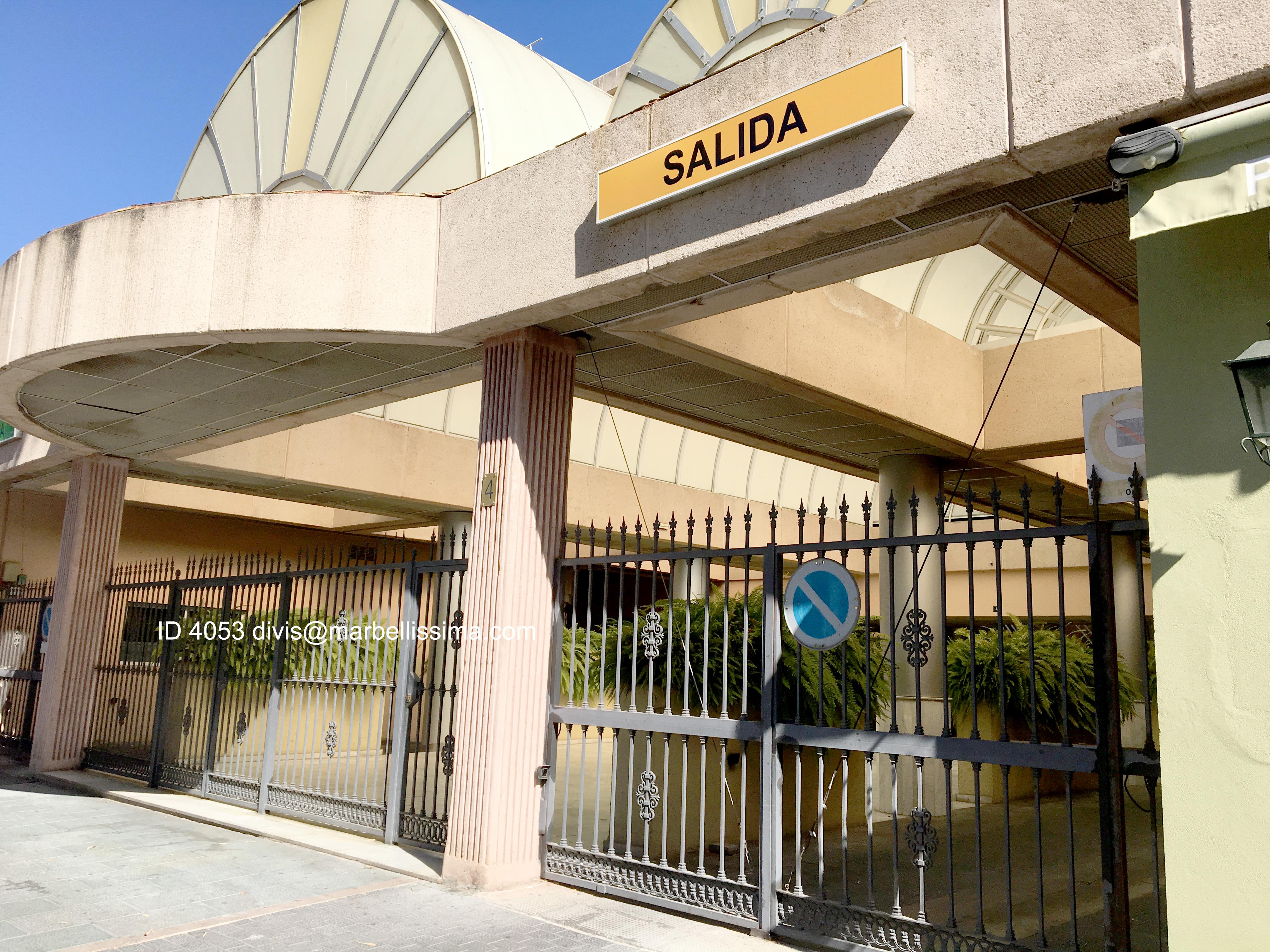 Se alquila. Garaje en Marbella, Málaga.