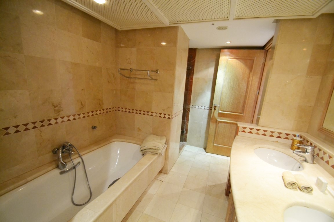 غرفة نوم في السطر الأول من الشاطئ، Estepona