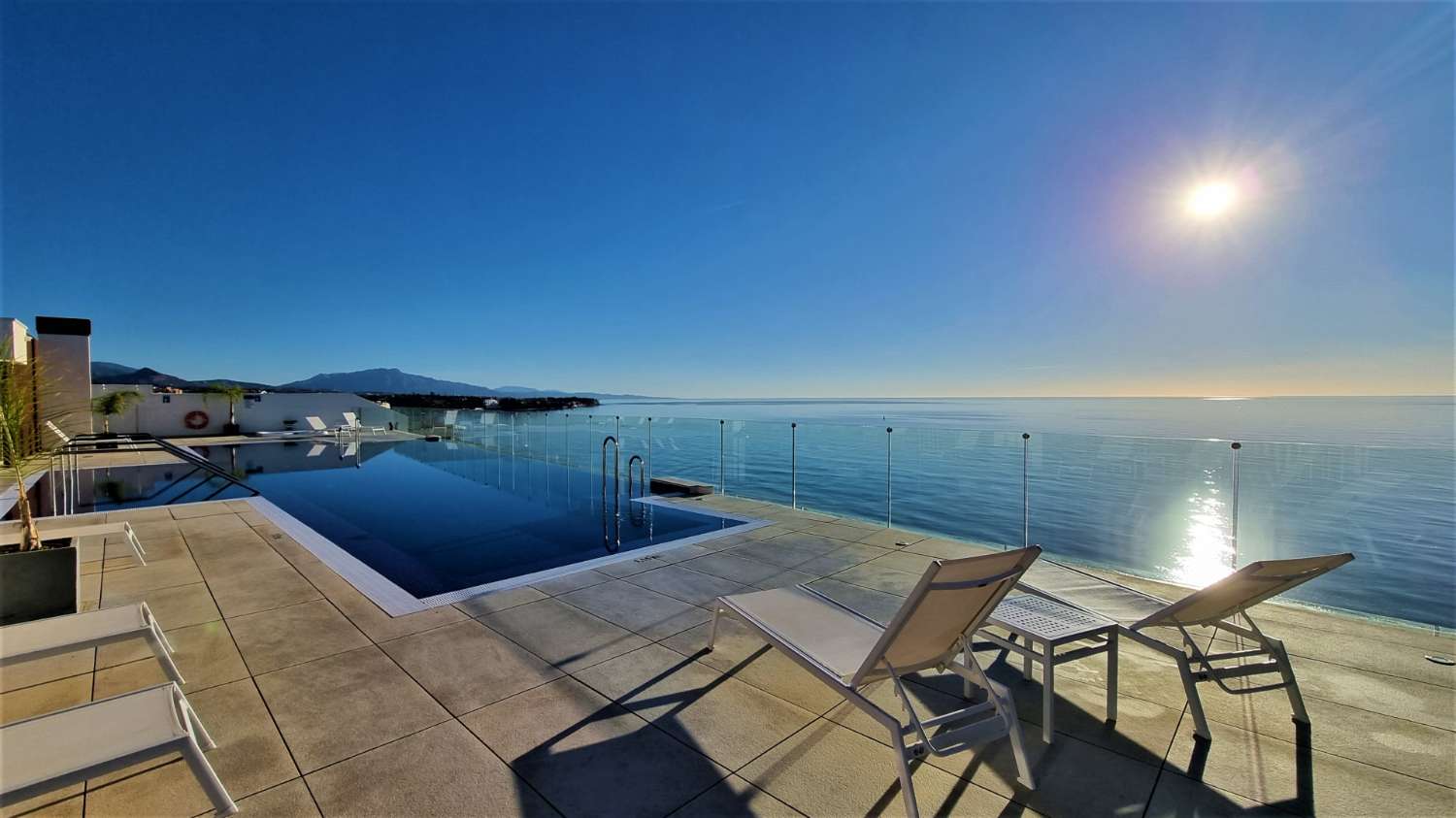 Elegant on the promenade three bedrooms with fantastic sea views. Estepona
