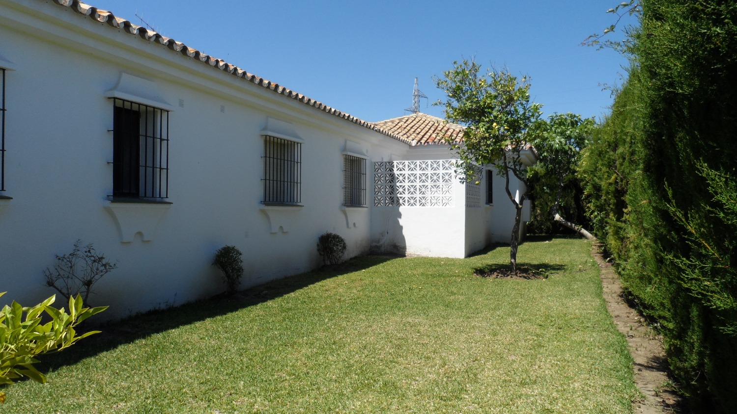 Independent villa near golf courses, Guadalmina