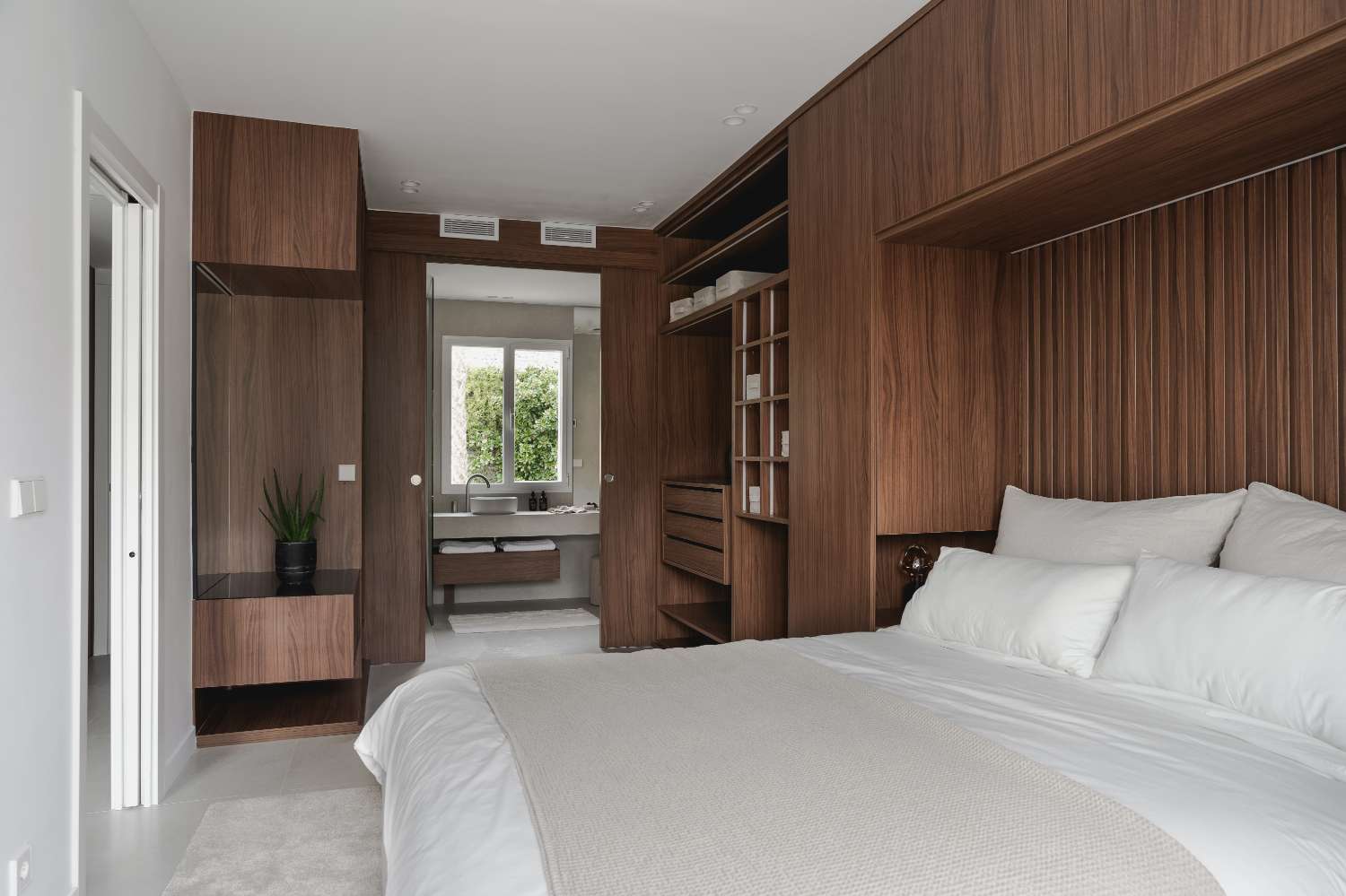 Un ambiente perfetto per crogiolarsi al sole, godersi una brezza rinfrescante o persino cenare sotto le stelle!