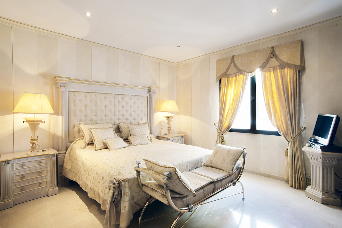 For rent. Apartment with sea views. Puerto Banus. Marbella.