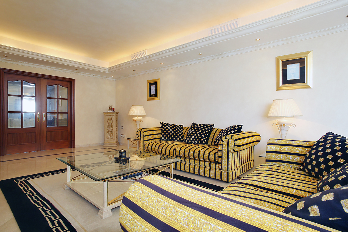 For rent. Apartment with sea views. Puerto Banus. Marbella.