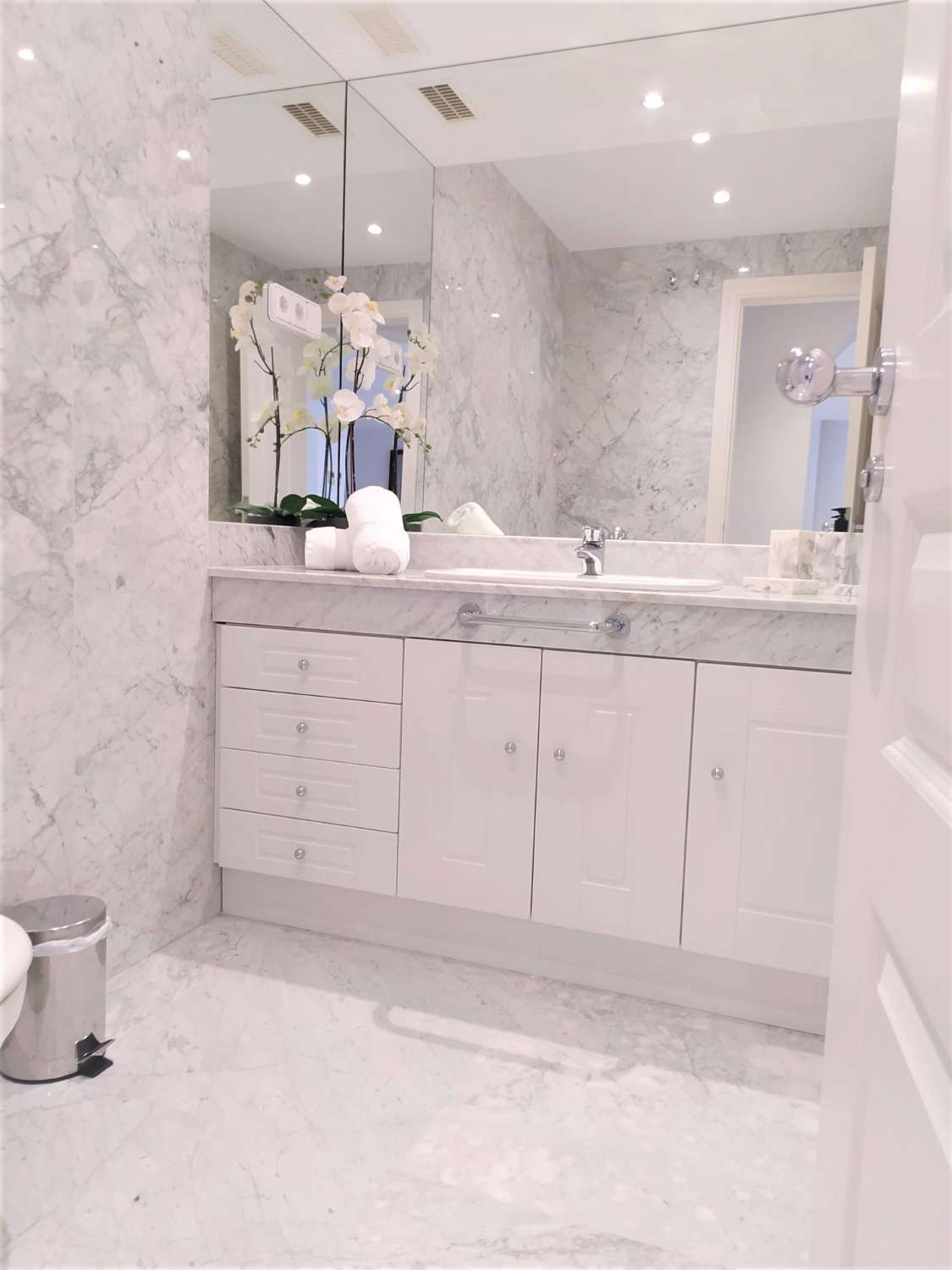 Puerto Banus, Marbella. Beachfront, Penthouse. Long-term rental.