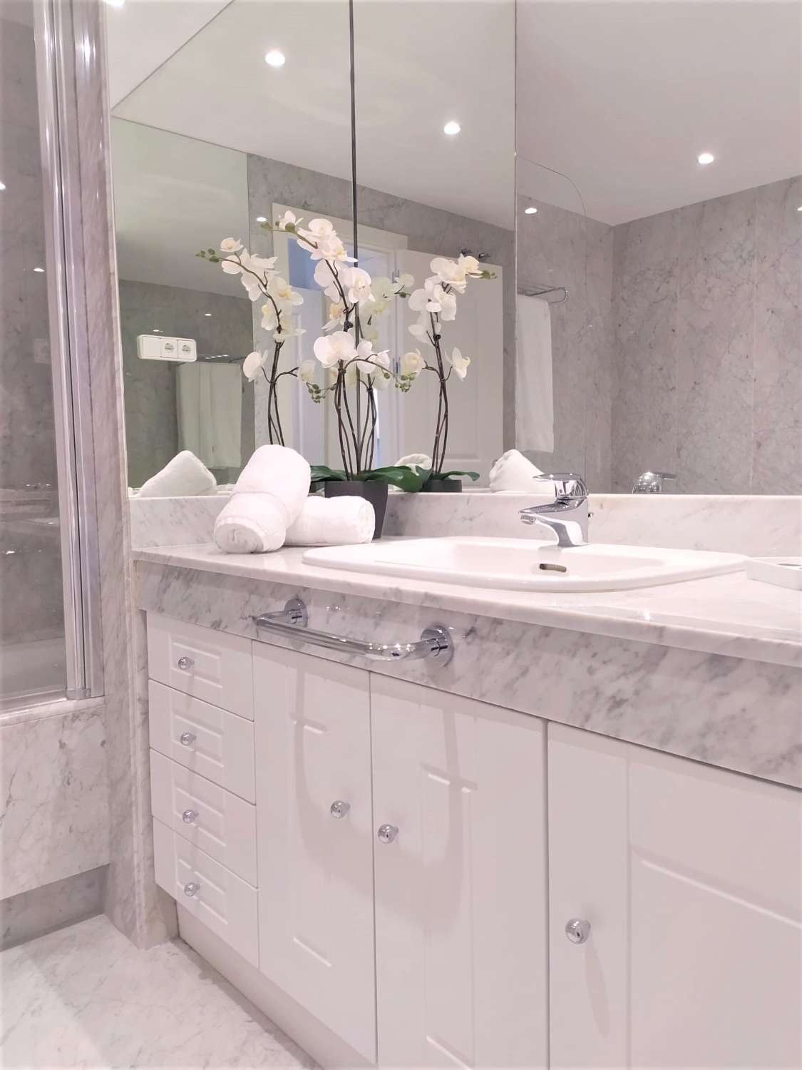 Puerto Banus, Marbella. Beachfront, Penthouse. Long-term rental.