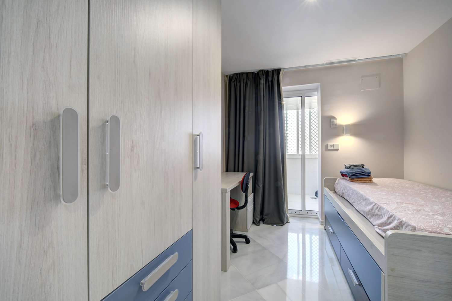 For rent apartment in Los Granados, Puerto Banus. First line beach complex, Marbella.