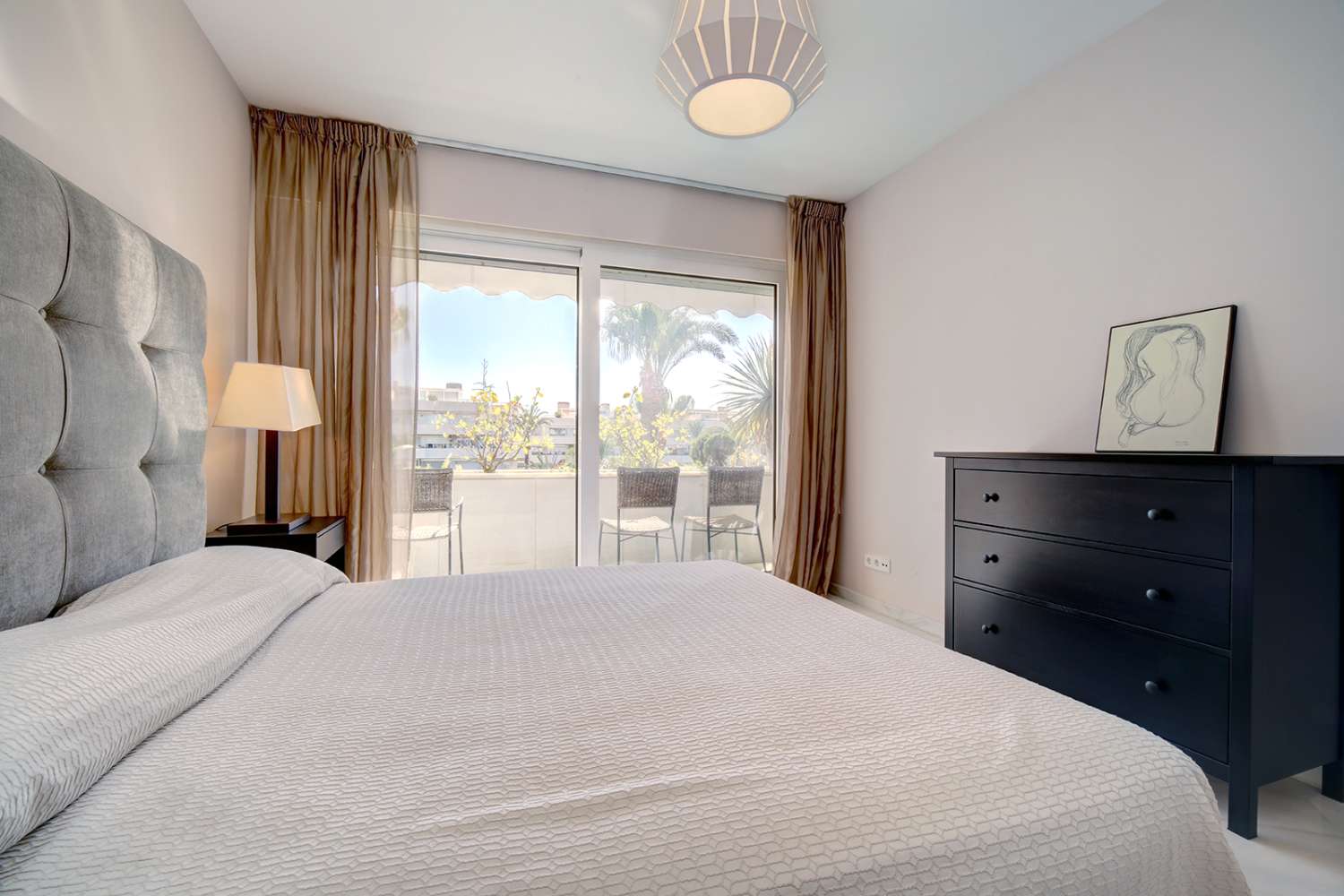 For rent apartment in Los Granados, Puerto Banus. First line beach complex, Marbella.