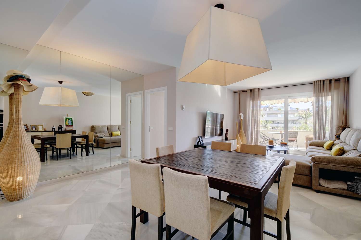 For rent apartment in Los Granados, Puerto Banus. First line beach complex, Marbella.