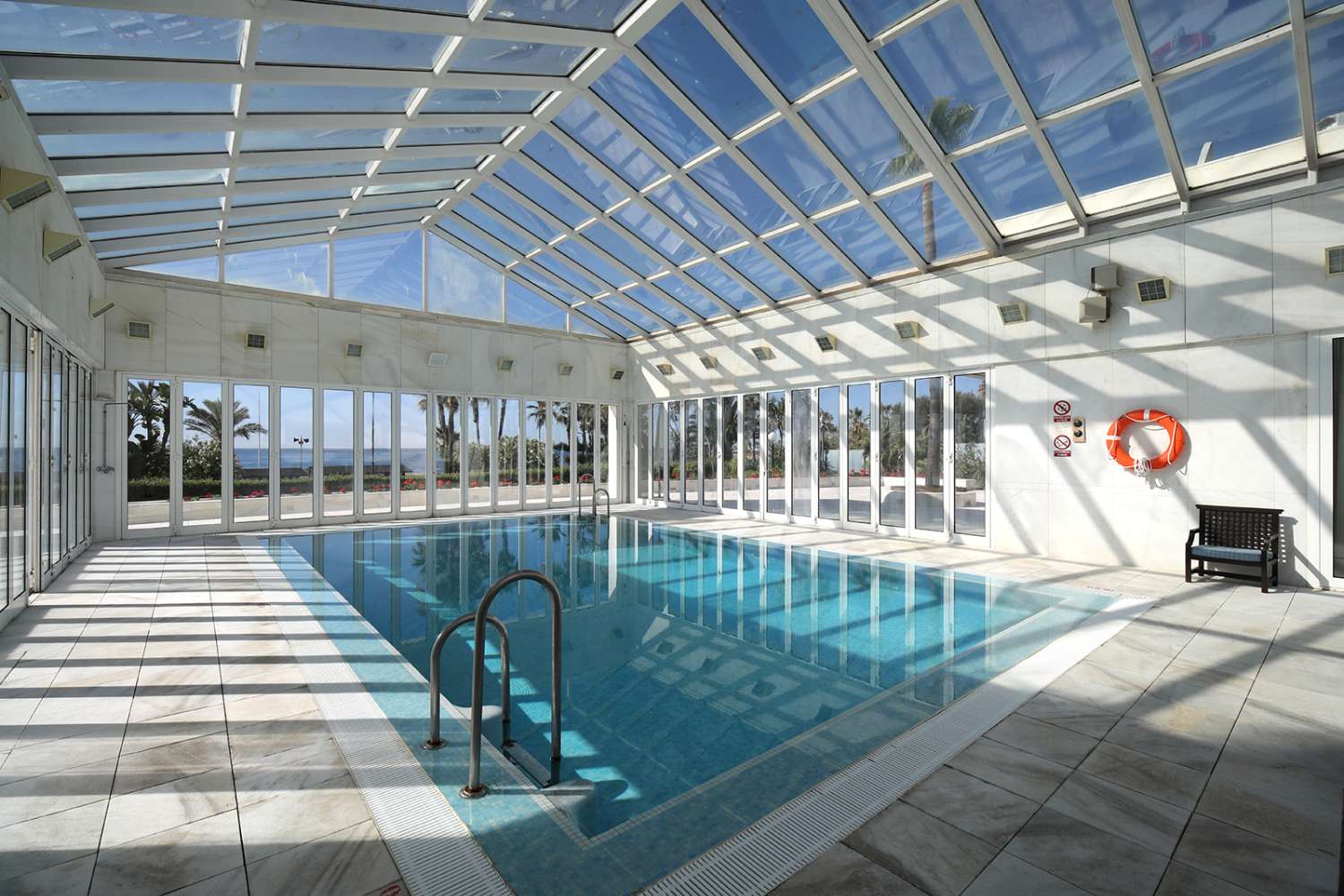 For rent apartment in Los Granados, Puerto Banus. First line beach complex, Marbella.