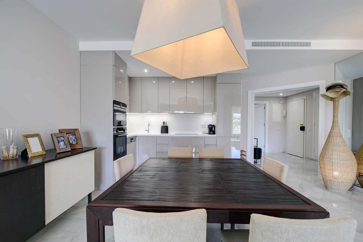 For rent apartment in Los Granados, Puerto Banus. First line beach complex, Marbella.